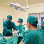 NƯỚC TIỂU CÓ MÙI HÔI KÉO DÀI: PHÁT HIỆN RÒ BÀNG QUANG – ĐẠI TRÀNG, ĐIỀU TRỊ THÀNH CÔNG BẰNG PHẪU THUẬT NỘI SOI